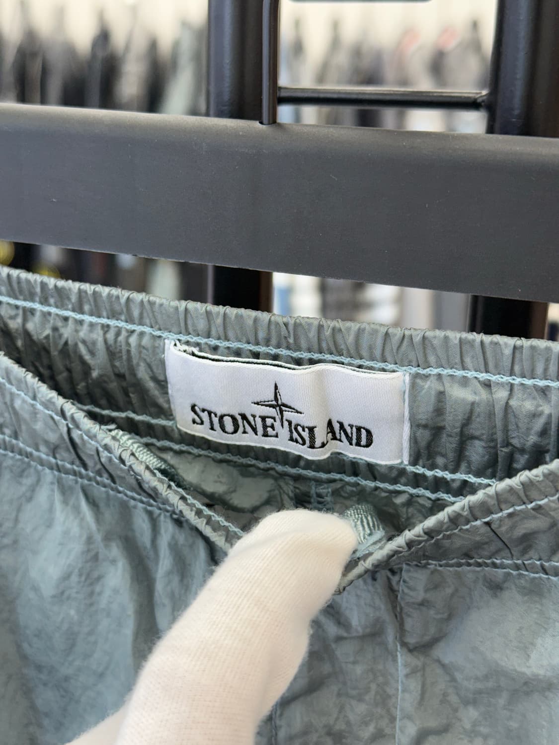[W34 / CO] 스톤아일랜드 나일론 메탈 버뮤다 팬츠 상품이미지4