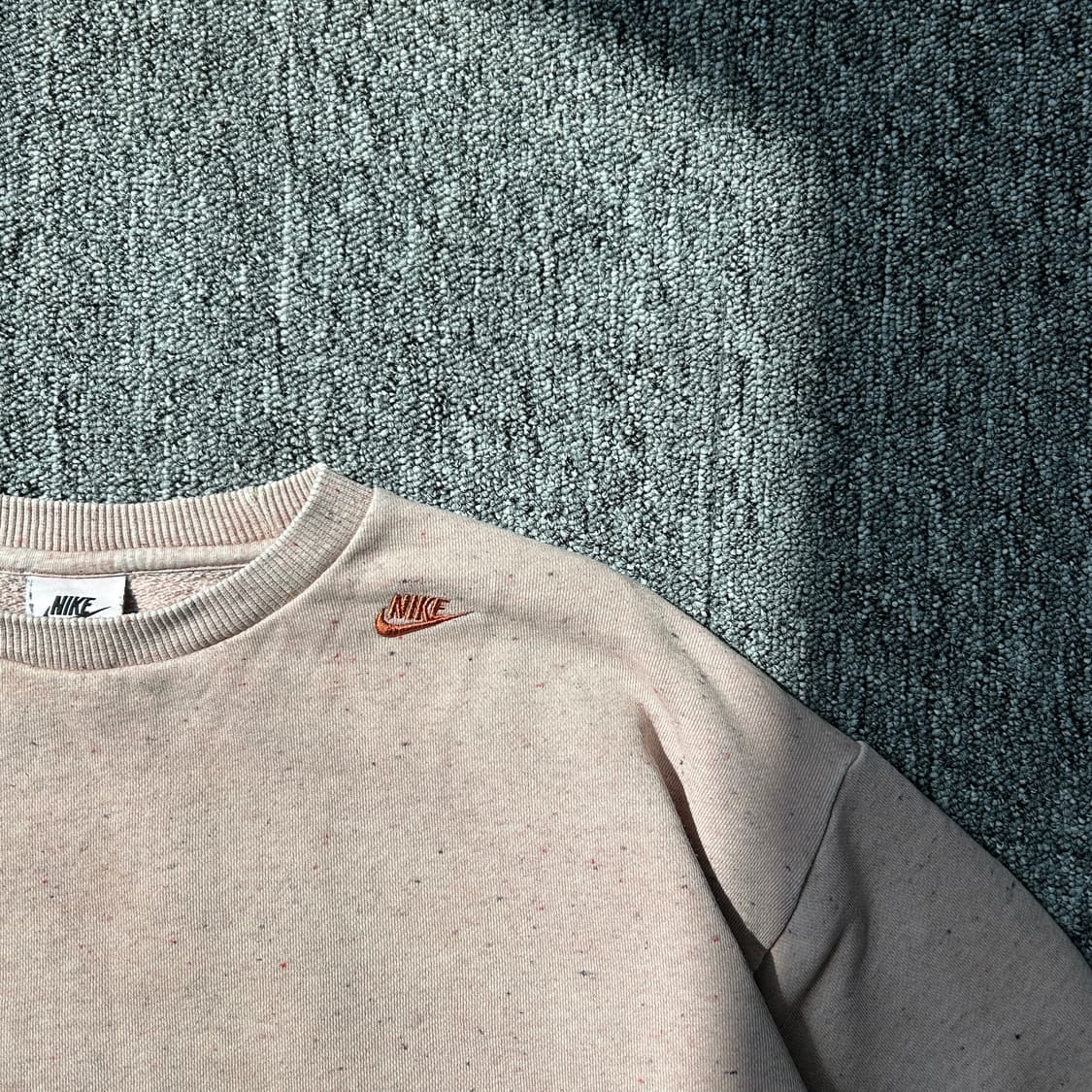 나이키 핑크 빅로고 크롭 맨투맨 상품이미지2