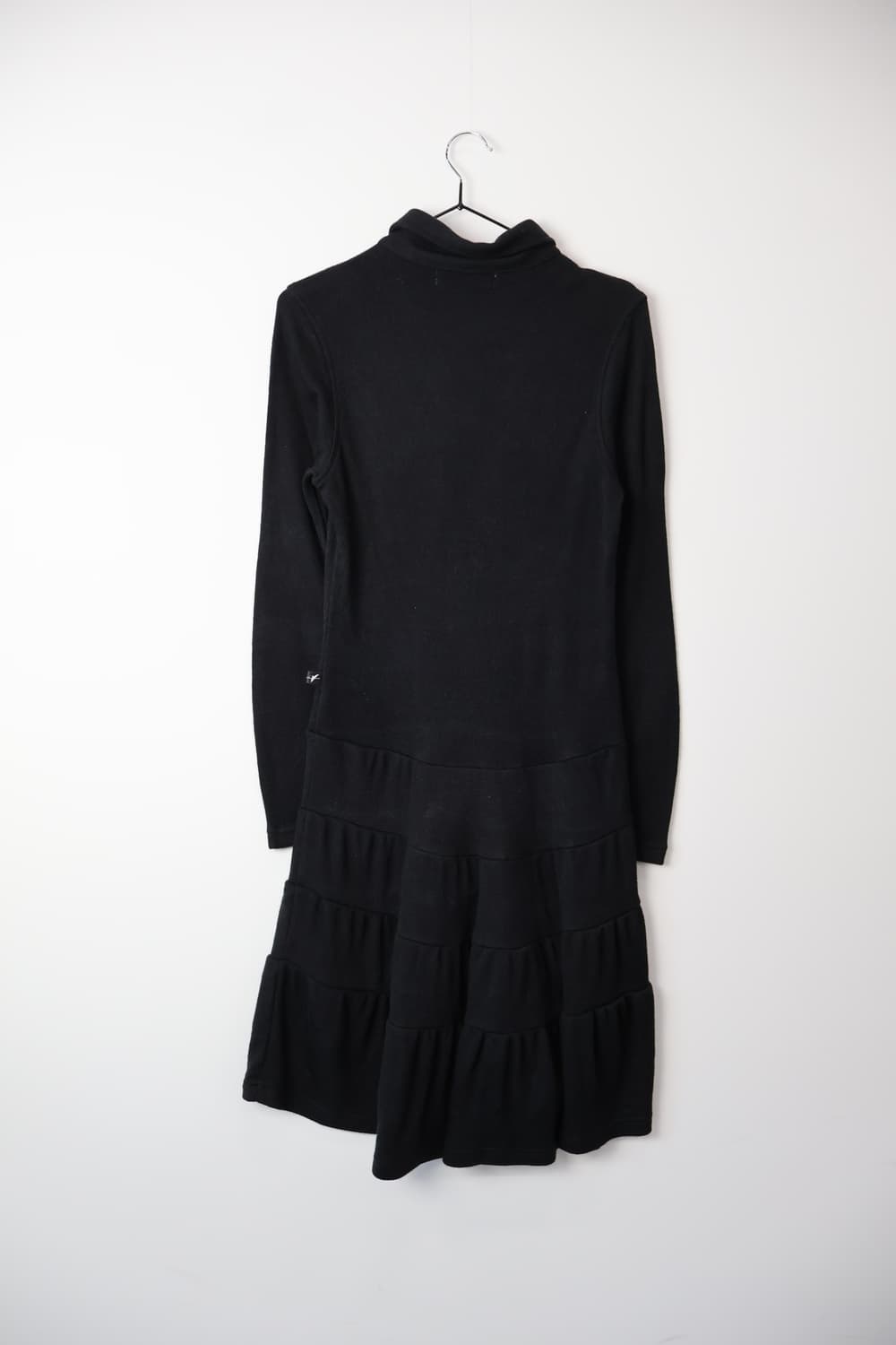 Kawa Okada Ruffled Tiered Knit Dress 상품이미지4