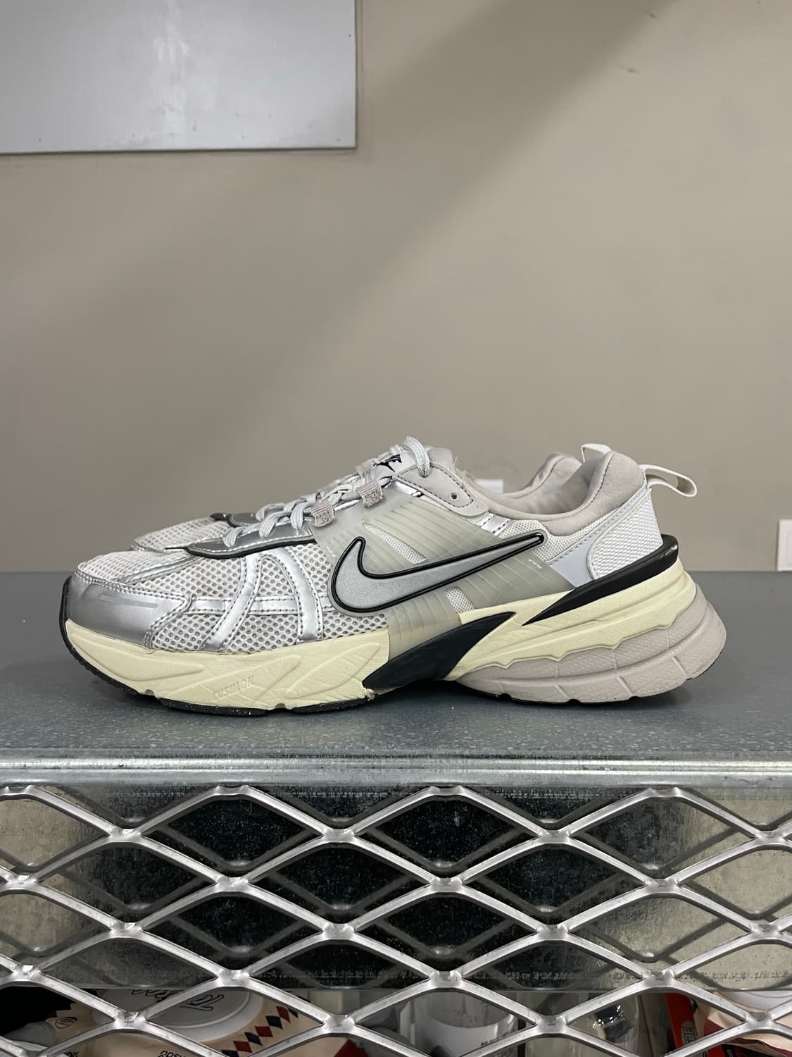 나이키 V2K 런 퓨어 플래티넘 280 상품이미지1