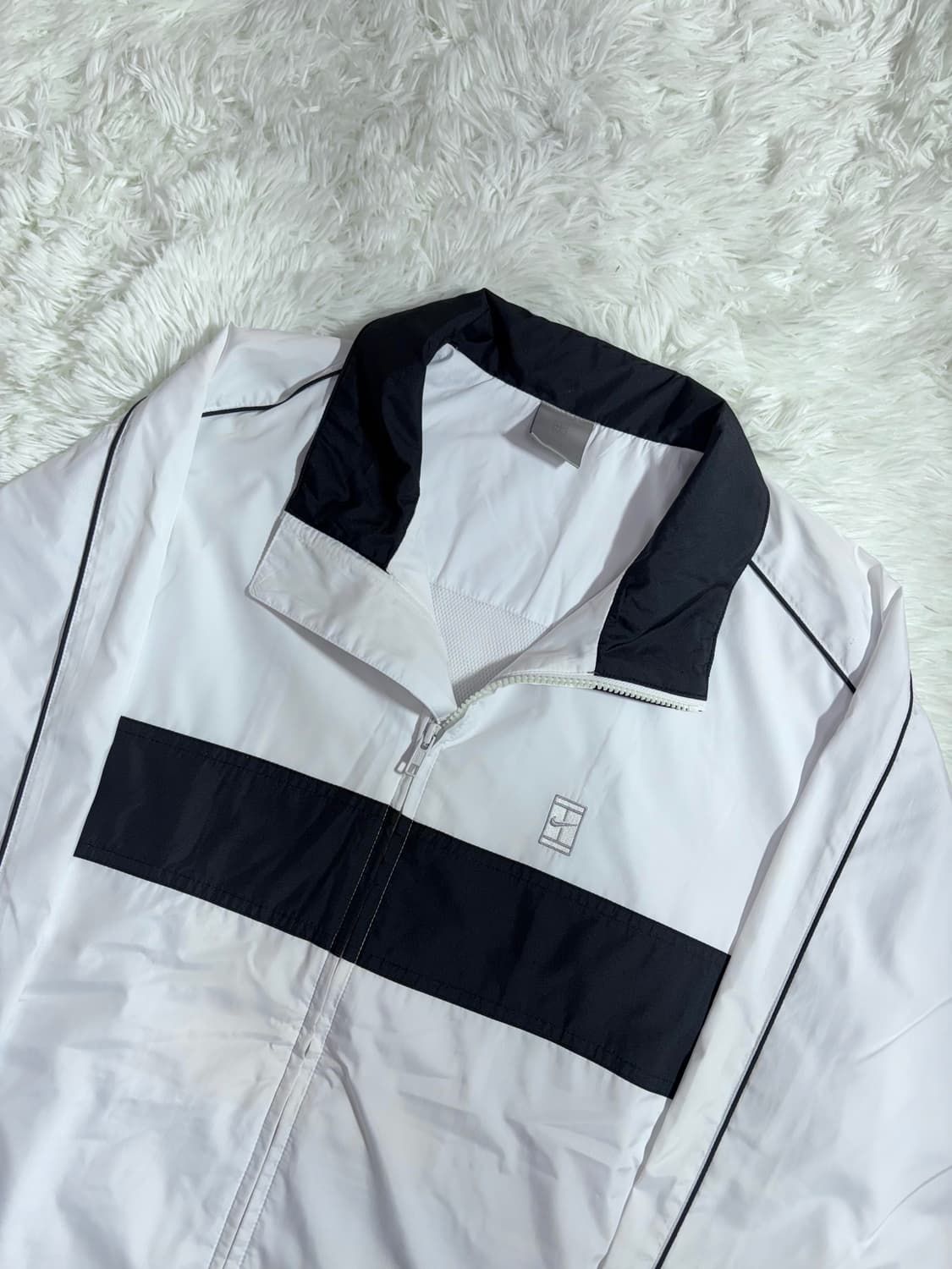 나이키 00‘s 화이트•블랙 테니스로고 바람막이  상품이미지3