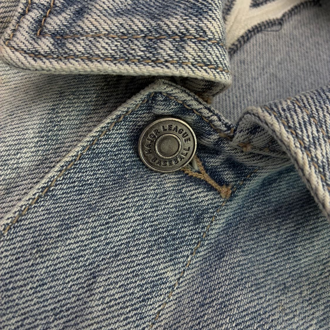 MLB  엠엘비 뉴욕 양키즈 자수 데님 자켓 상품이미지5