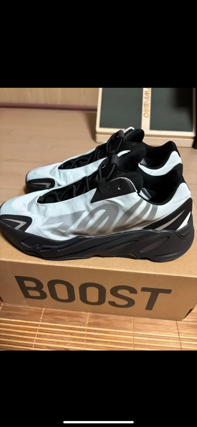 아디다스 이지 부스트 700 MNVN 블루 틴트 280팝니다. 상품이미지2