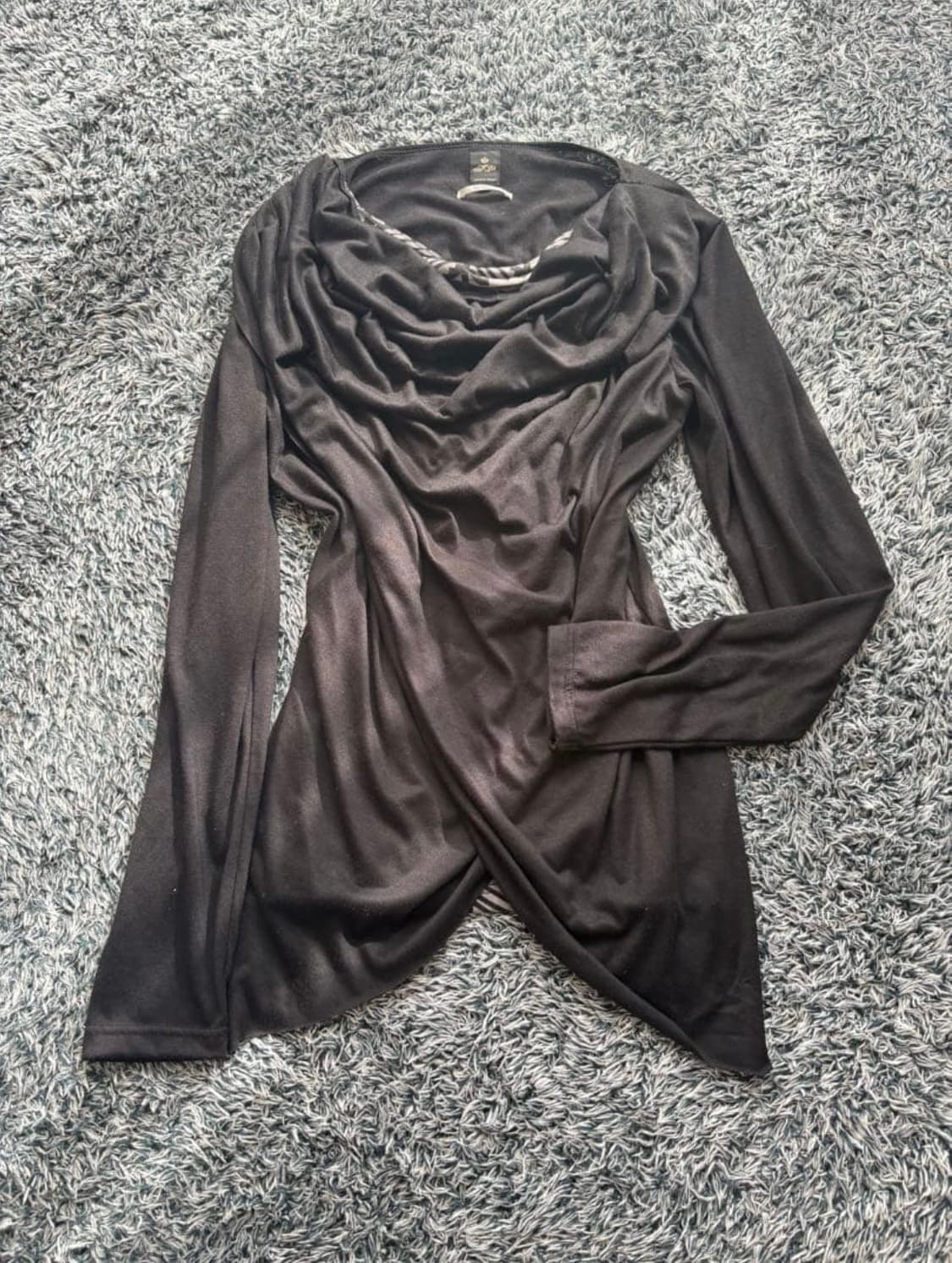 semanticDesign 롱슬리브 상품이미지1