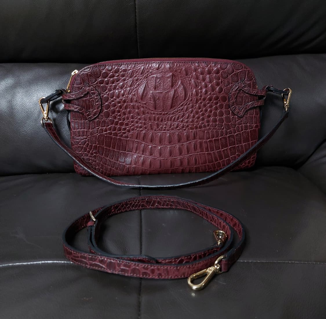 윤순영 악어 패턴 버건디 숄더백

 상품이미지1