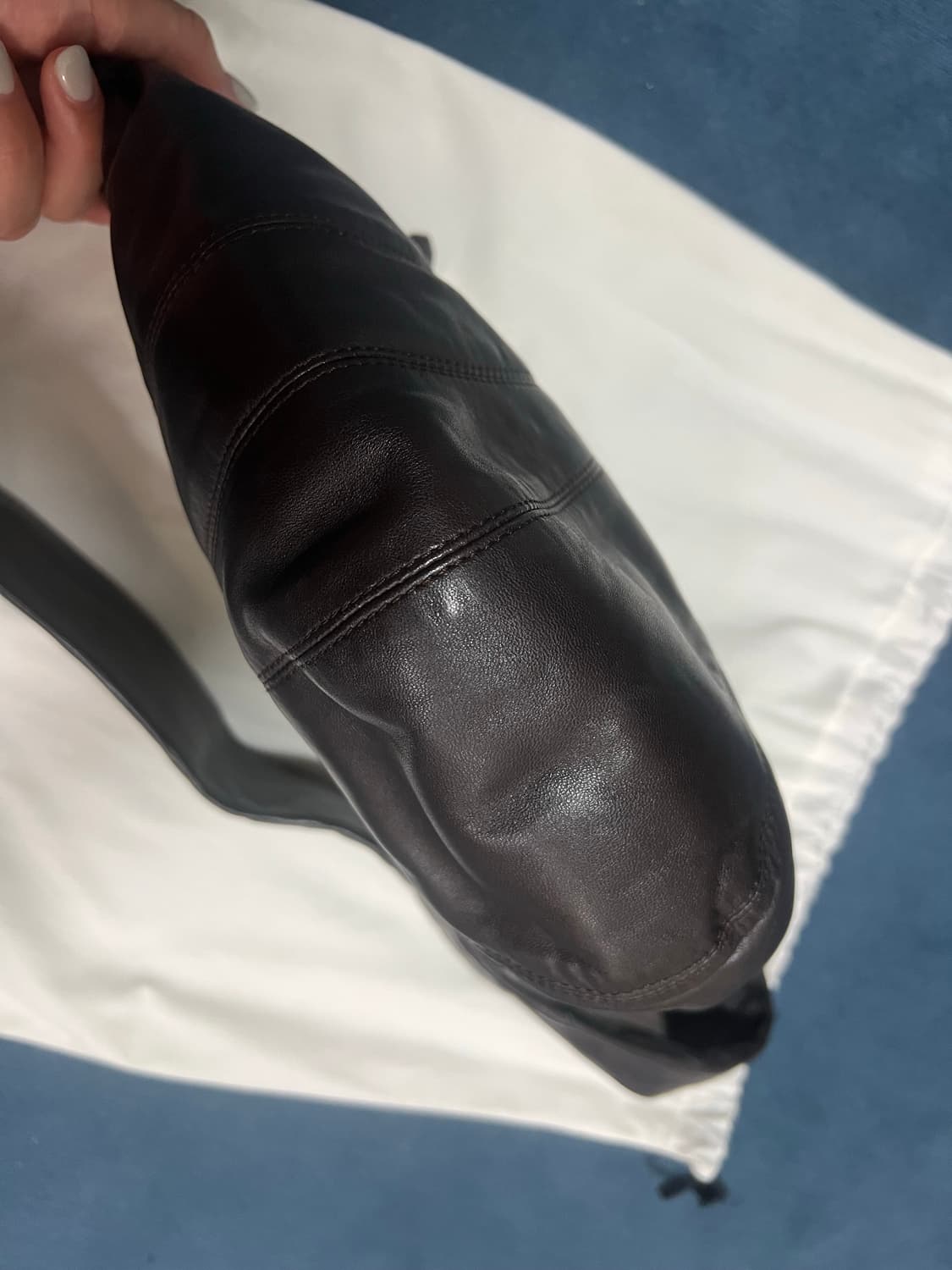 르메르 크루아상백 스몰 다크초콜릿 상품이미지8
