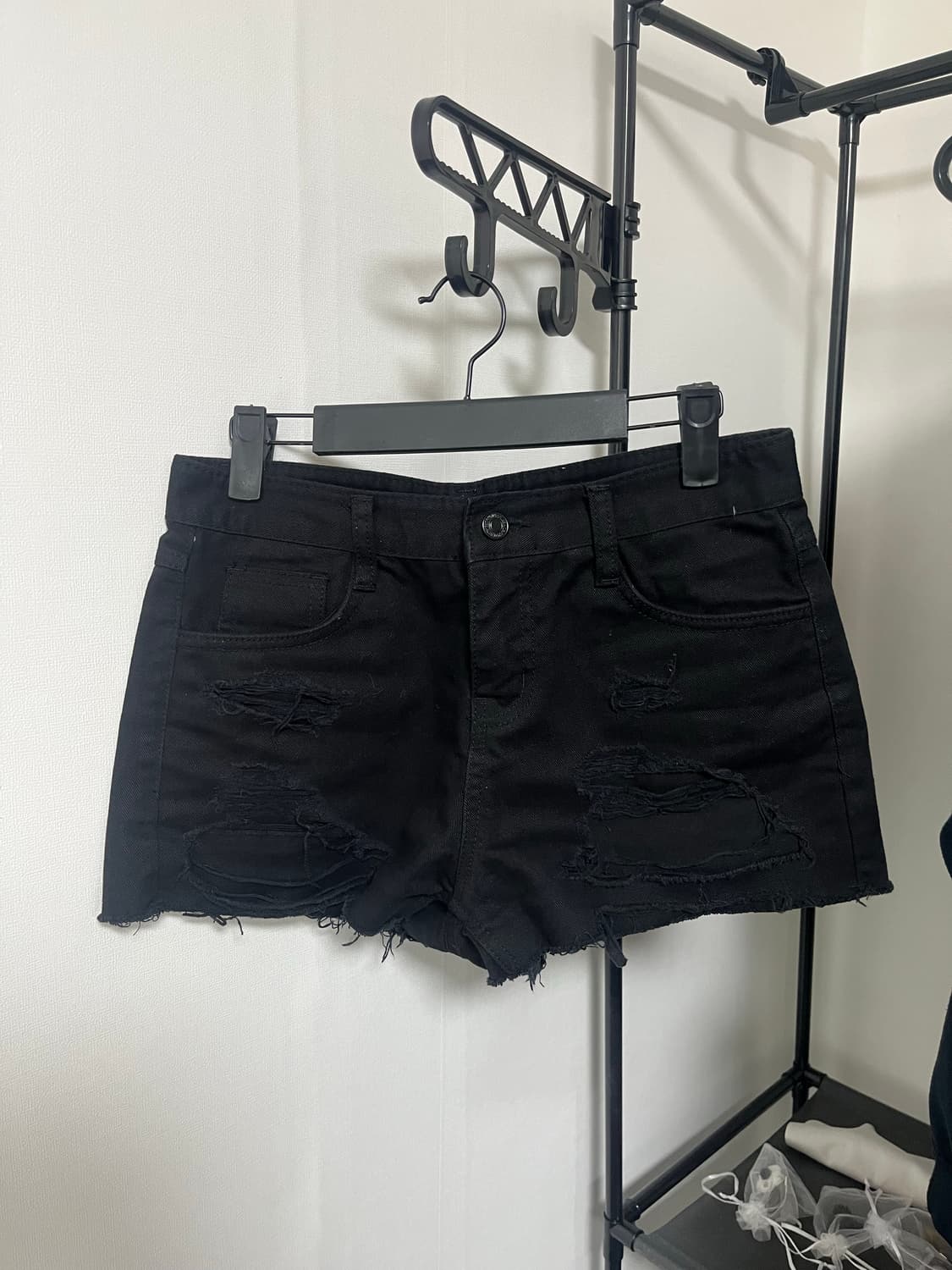 블랙 데미지 데님 숏팬츠 상품이미지1