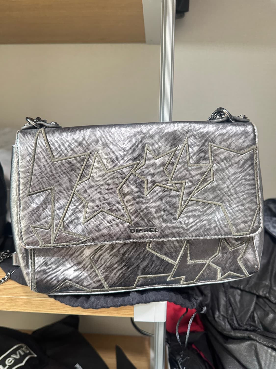 디젤 실버 메탈릭 레더 스타 아플리케 체인 숄더백 상품이미지1