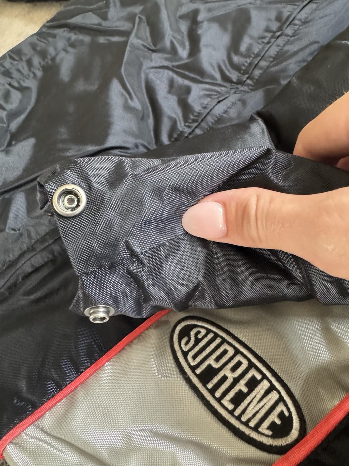 슈프림 스트라이프 퍼퍼 자켓 블랙 상품이미지2