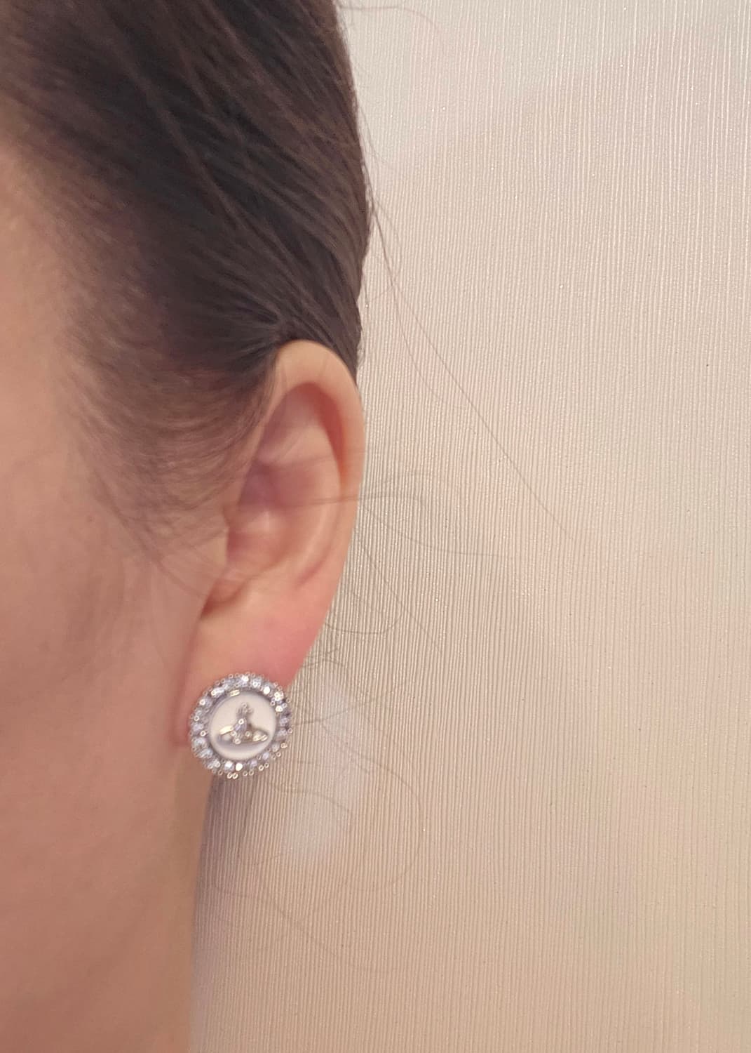 비비안웨스트우드 업사이클링 화이트 단추 귀걸이 상품이미지6