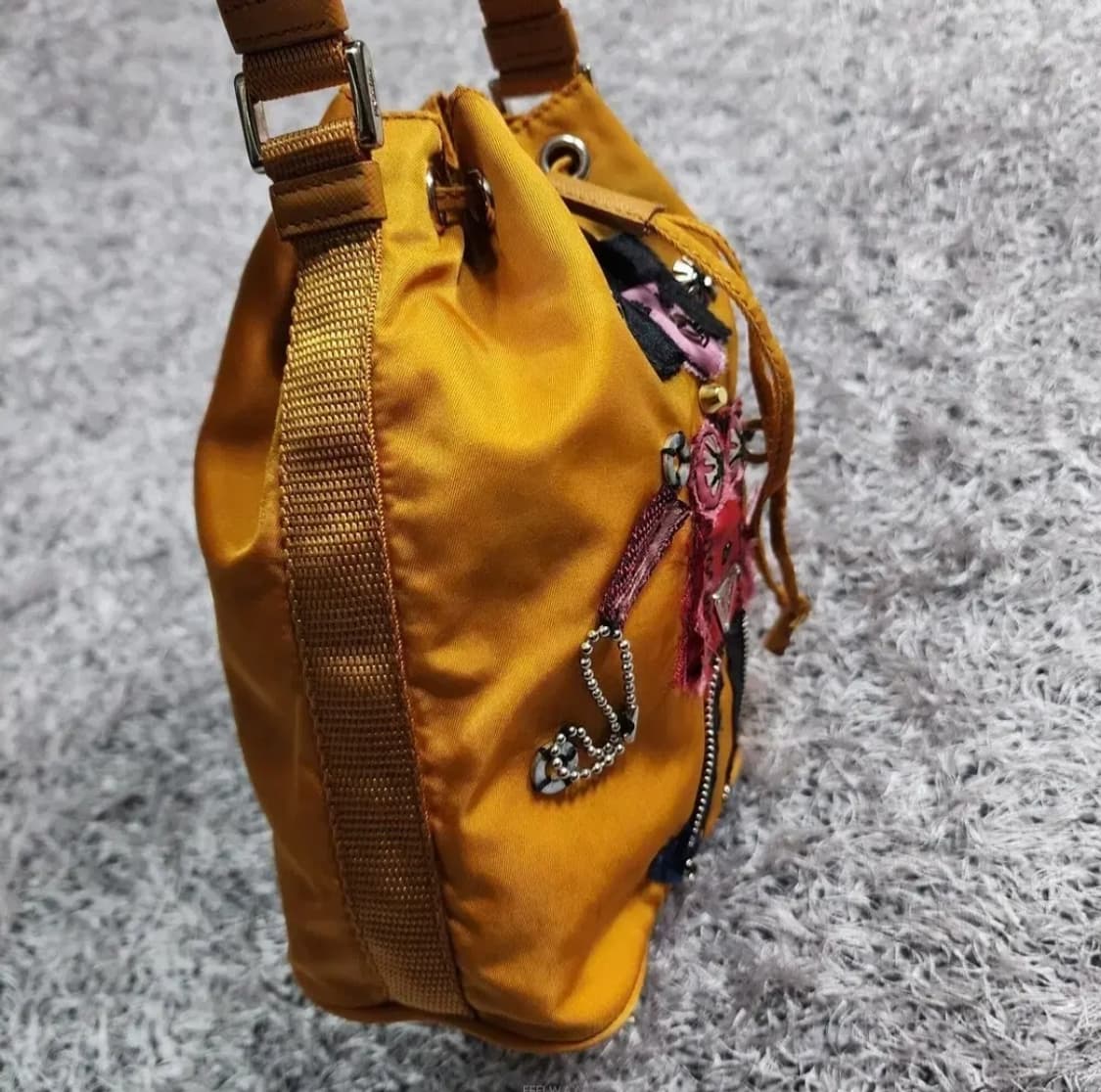 프라다 버킷 토트백 상품이미지4