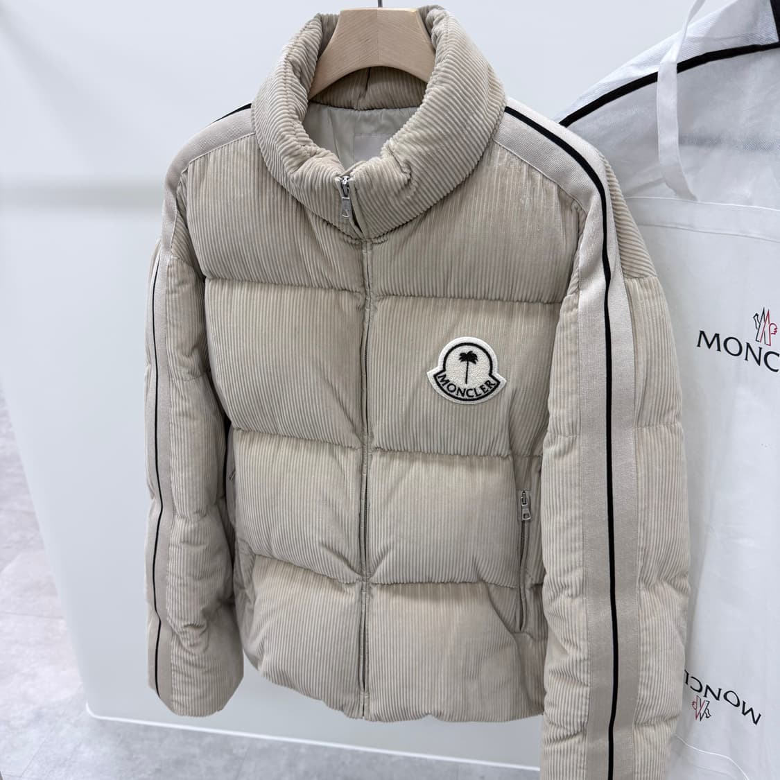 [S급/2] 24FW 몽클레어 x 팜엔젤스 아브롤호스 코듀로이 패딩자켓 상품이미지3