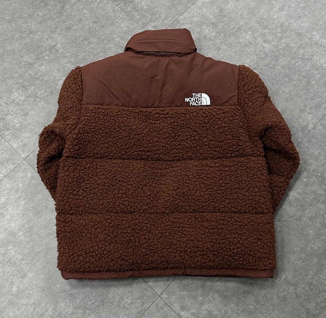 노스페이스 눕시 패딩 다크오크L 판매합니다. 상품이미지2