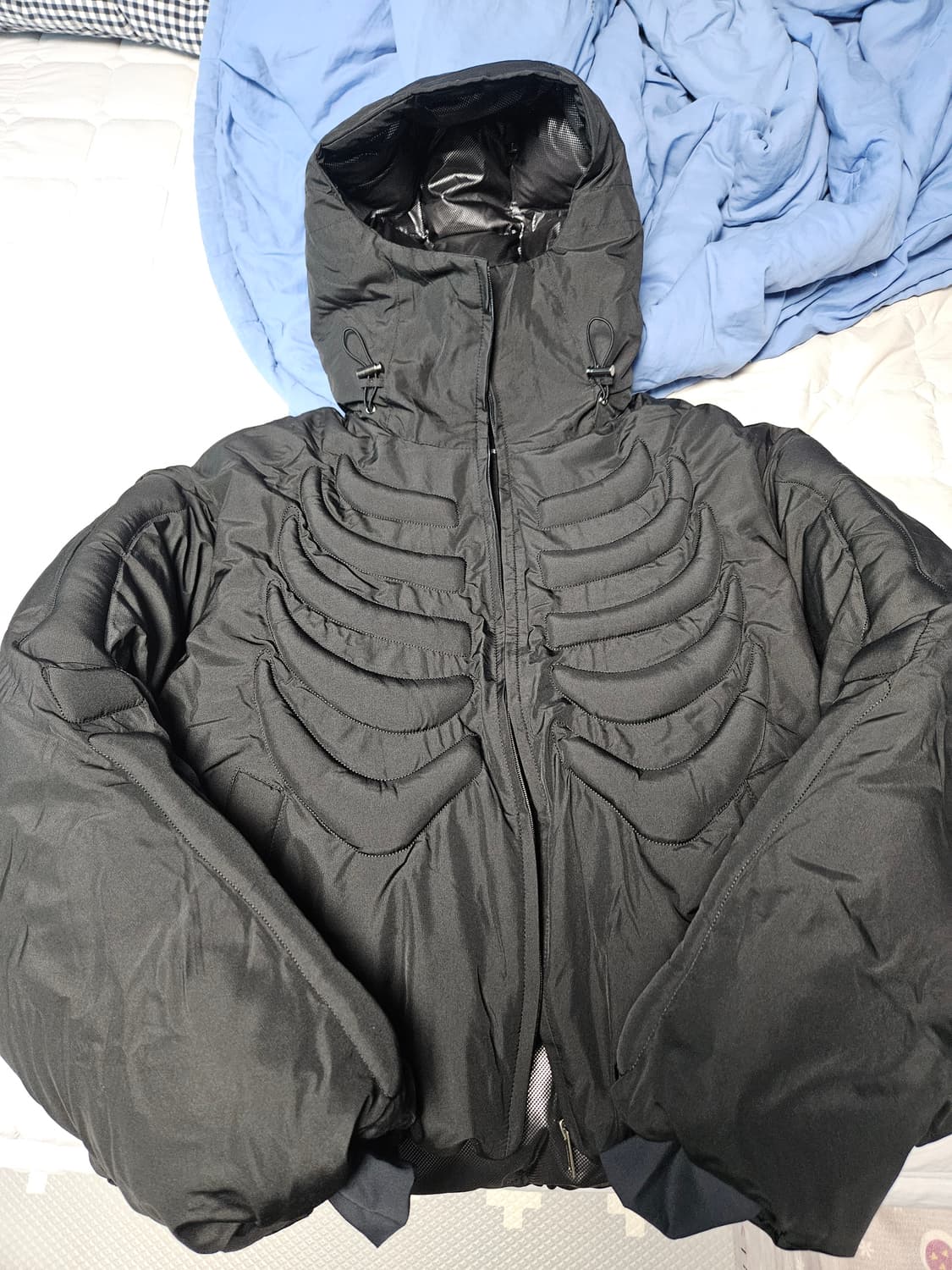 써저리 본 앰보싱 푸퍼 패딩 상품이미지1