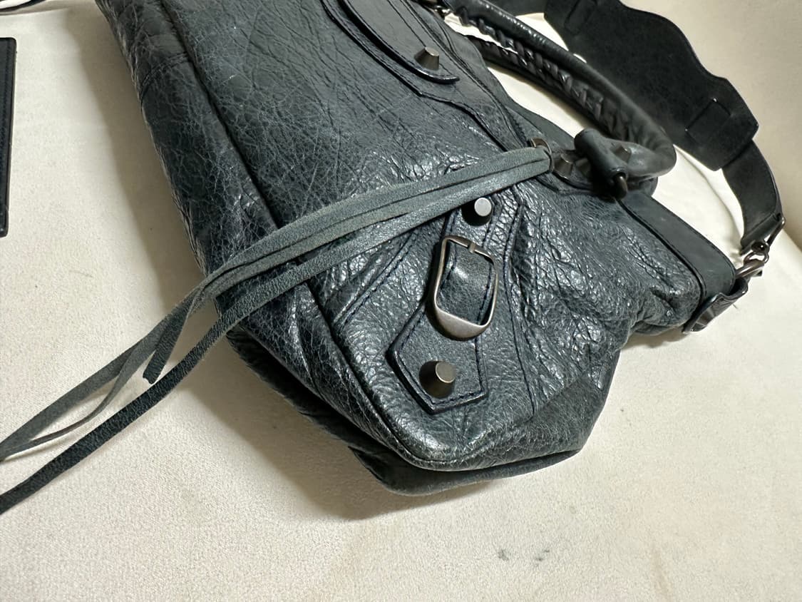 [A+ 정품] 발렌시아가 시티 모터백 퍼스트 다크그레이 상품이미지3