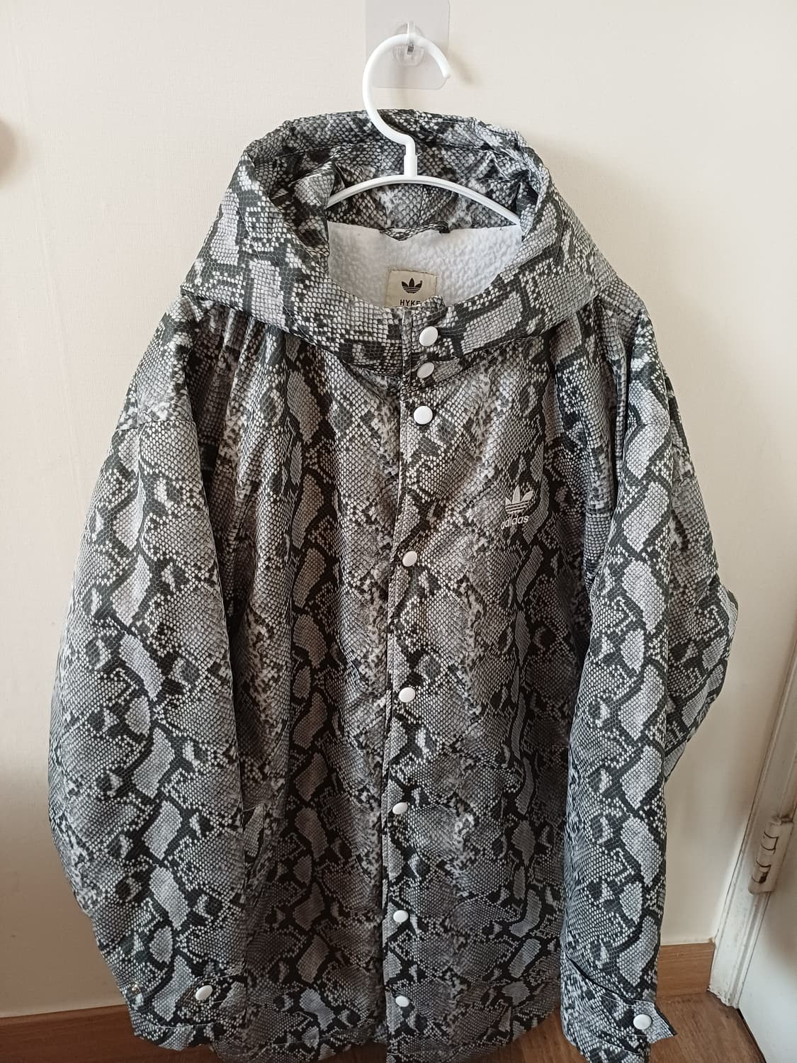 Adidas x Hyke python skin 패턴 플리스 자켓 상품이미지1