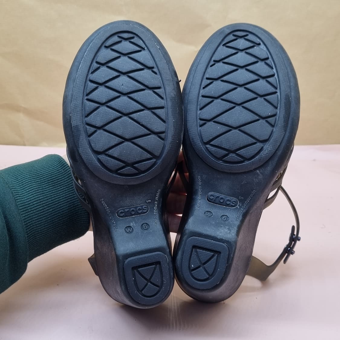 크록스 후라체 여성웨지샌들230 굽8 상품이미지3