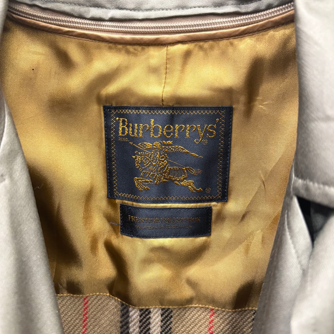 버버리 더블 브레스티드 트렌치 코트 견장 스톰 플랩 디테일 카키 브라운 상품이미지7