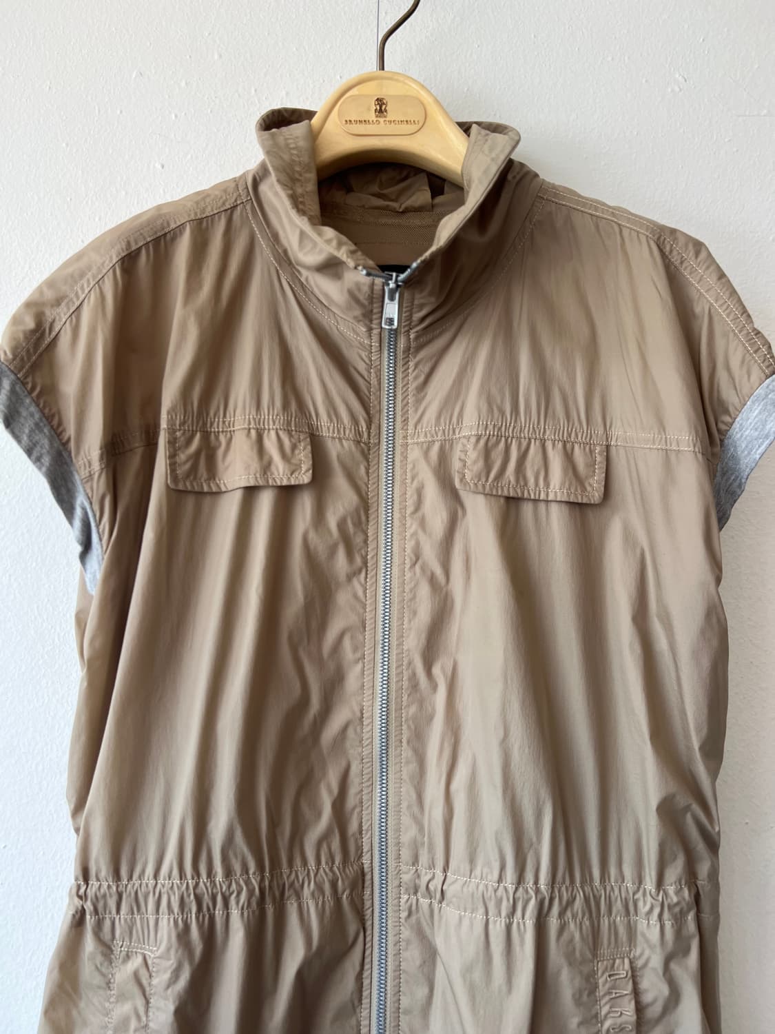 닥스 여성 골드베이지 바람막이조끼 집업조끼 상품이미지1