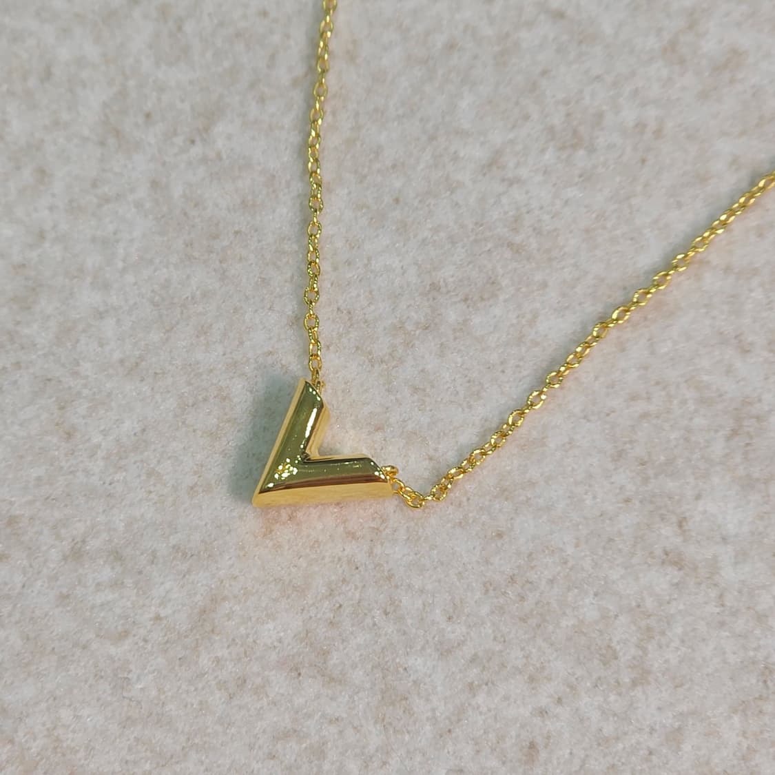 루이비통 에센셜 v 목걸이 상품이미지2