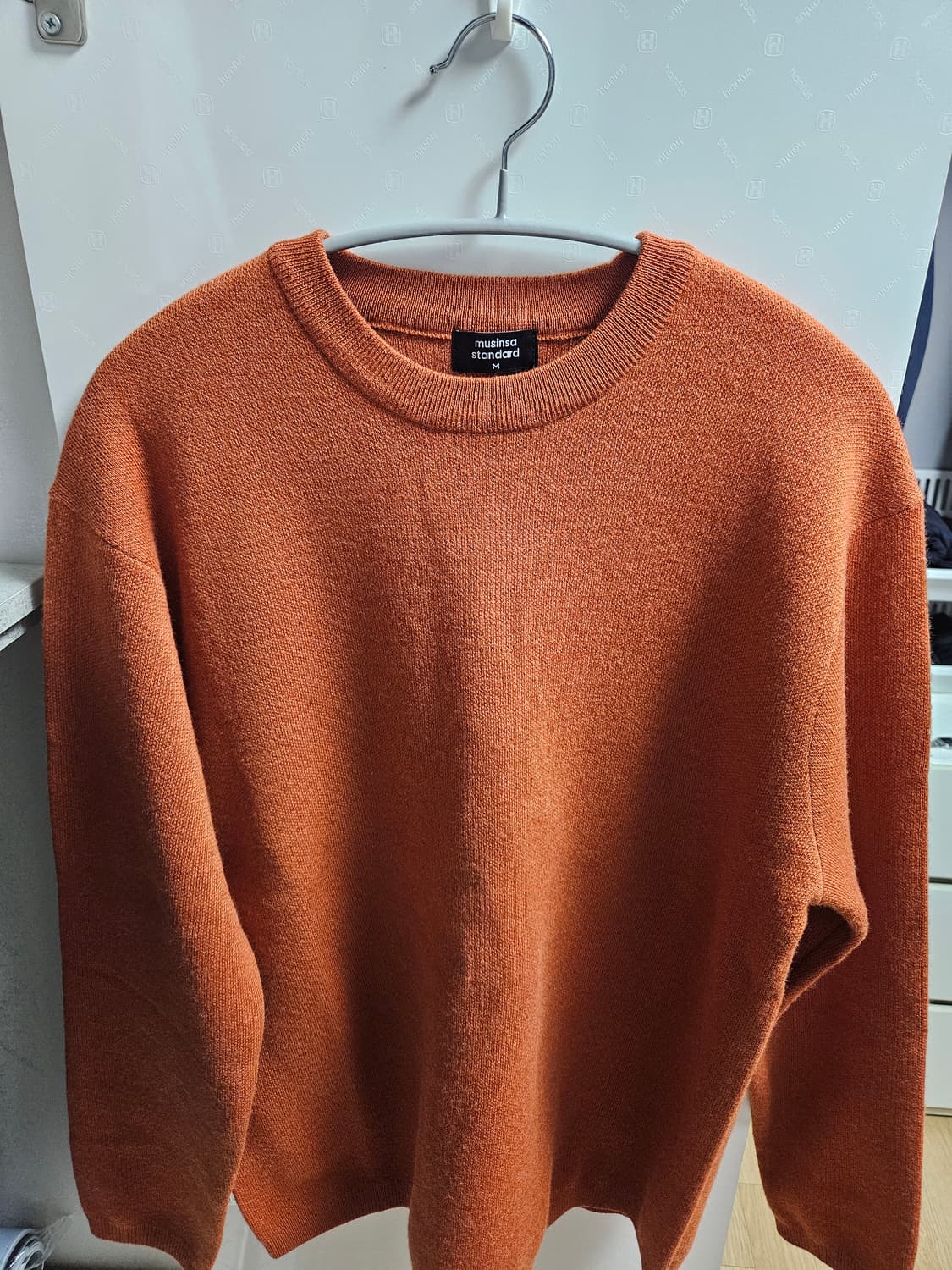 무신사스탠다드 미니멀 크루넥 니트 판매합니다 상품이미지2