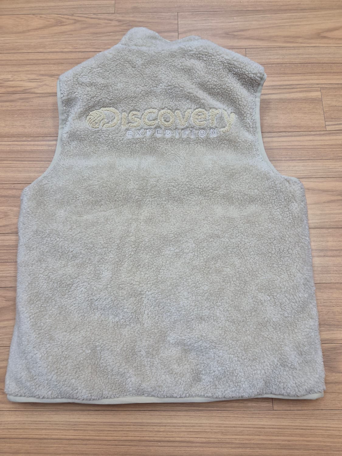 디스커버리  패딩 조끼 판매합니다
품번은 DWDV76061D이고, 사이즈 상품이미지4