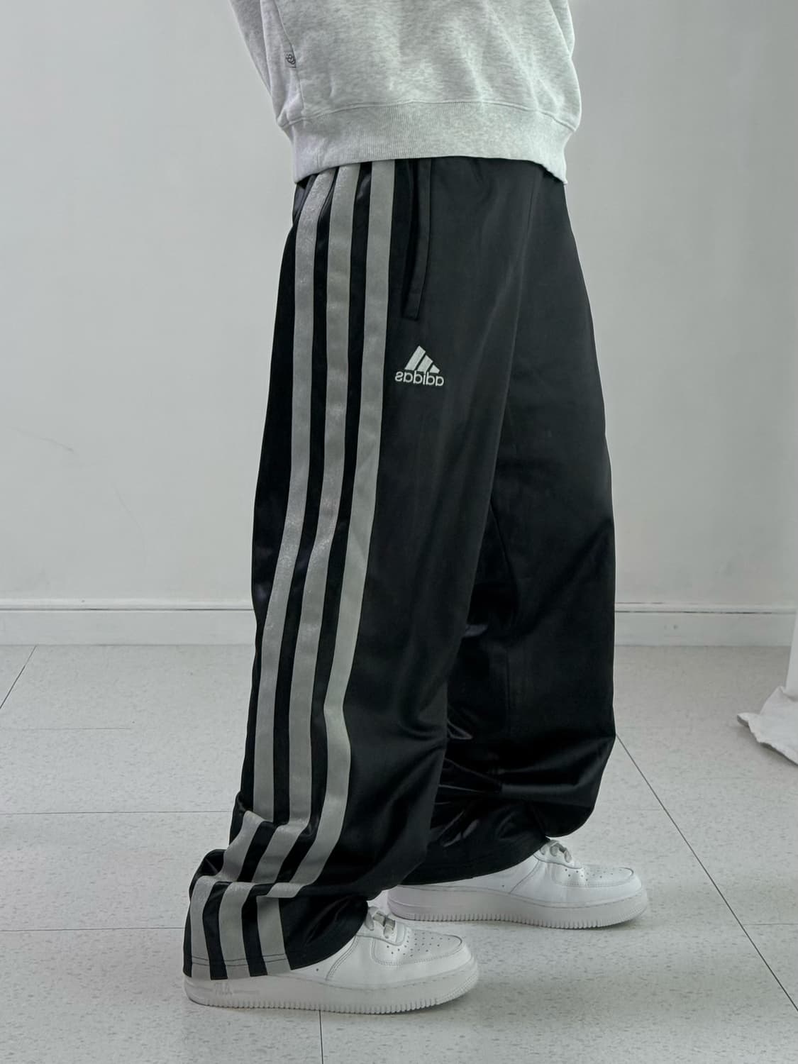 00‘s 아디다스 블랙 실버 트랙팬츠 상품이미지2