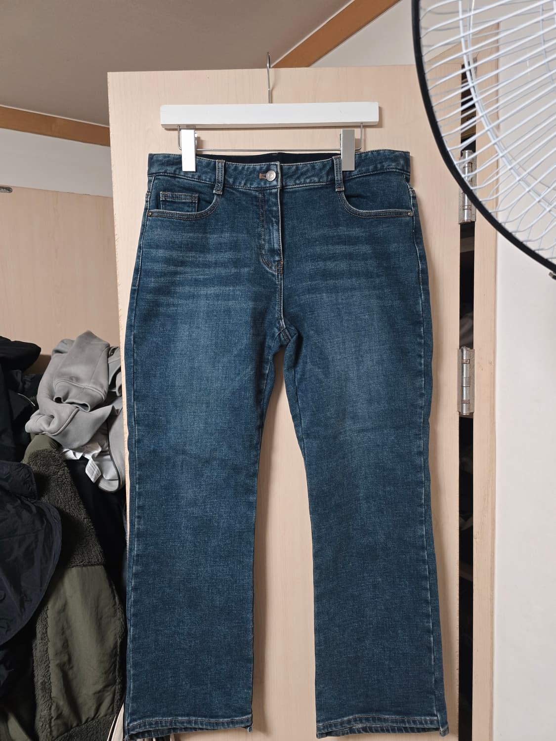 올포유 여성 뒷 이밴드 부츠컷 기모 데님바지
79  상품이미지5