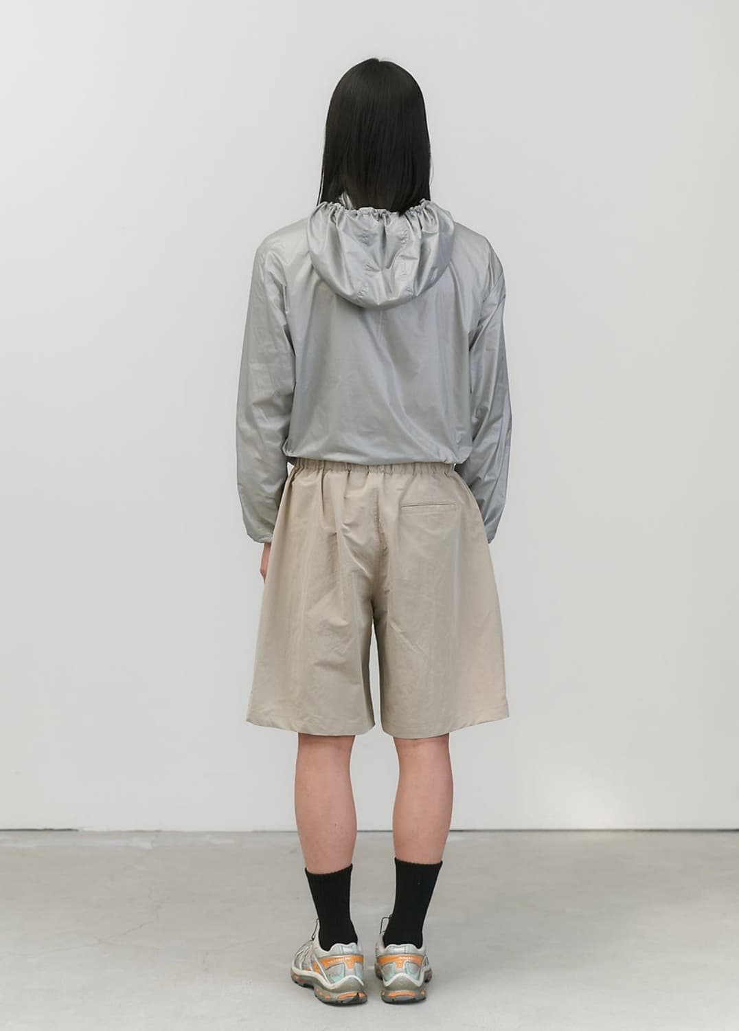 아모멘토 GLOSSY NYLON HALF ZIP-UP  (실버 / L) 상품이미지2