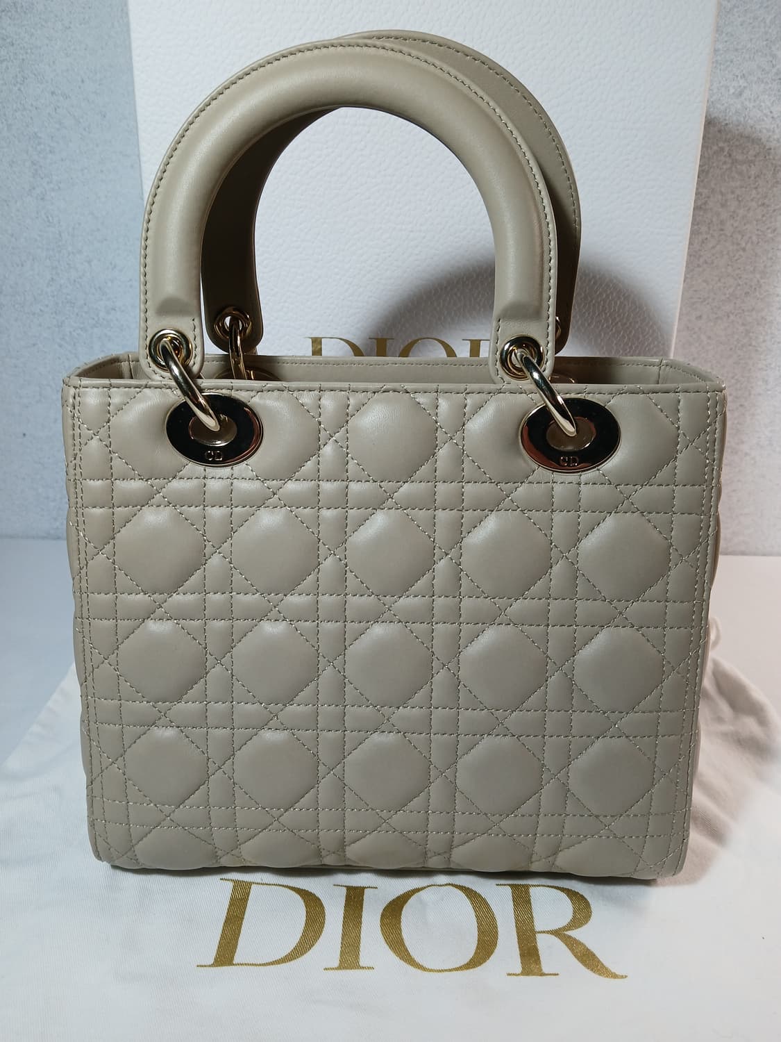 디올 레이디 토트백 미듐 M0565OCEA 상품이미지4