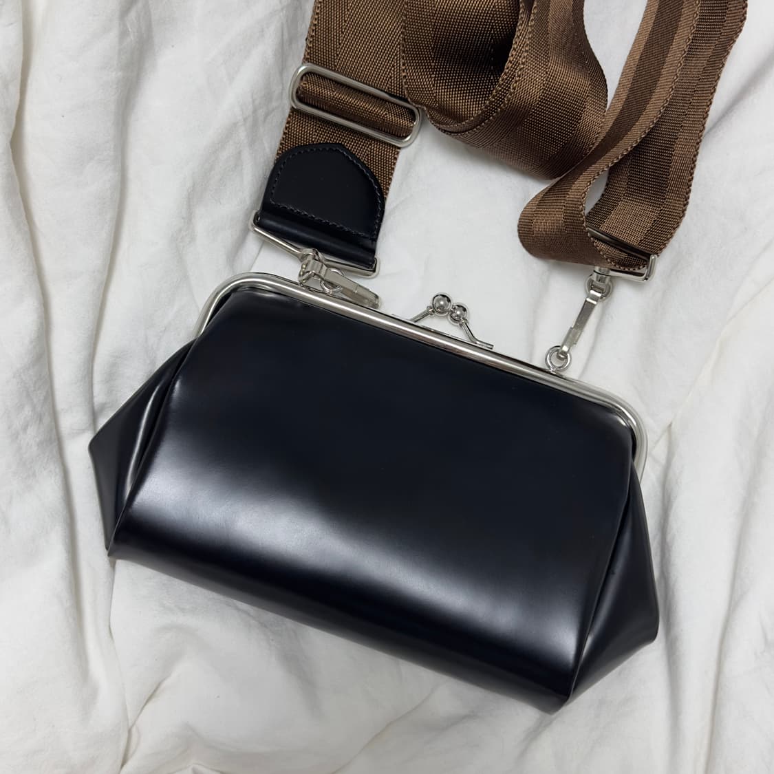 꼼데가르송 아오야마 가마구치 레더 플립백 상품이미지1