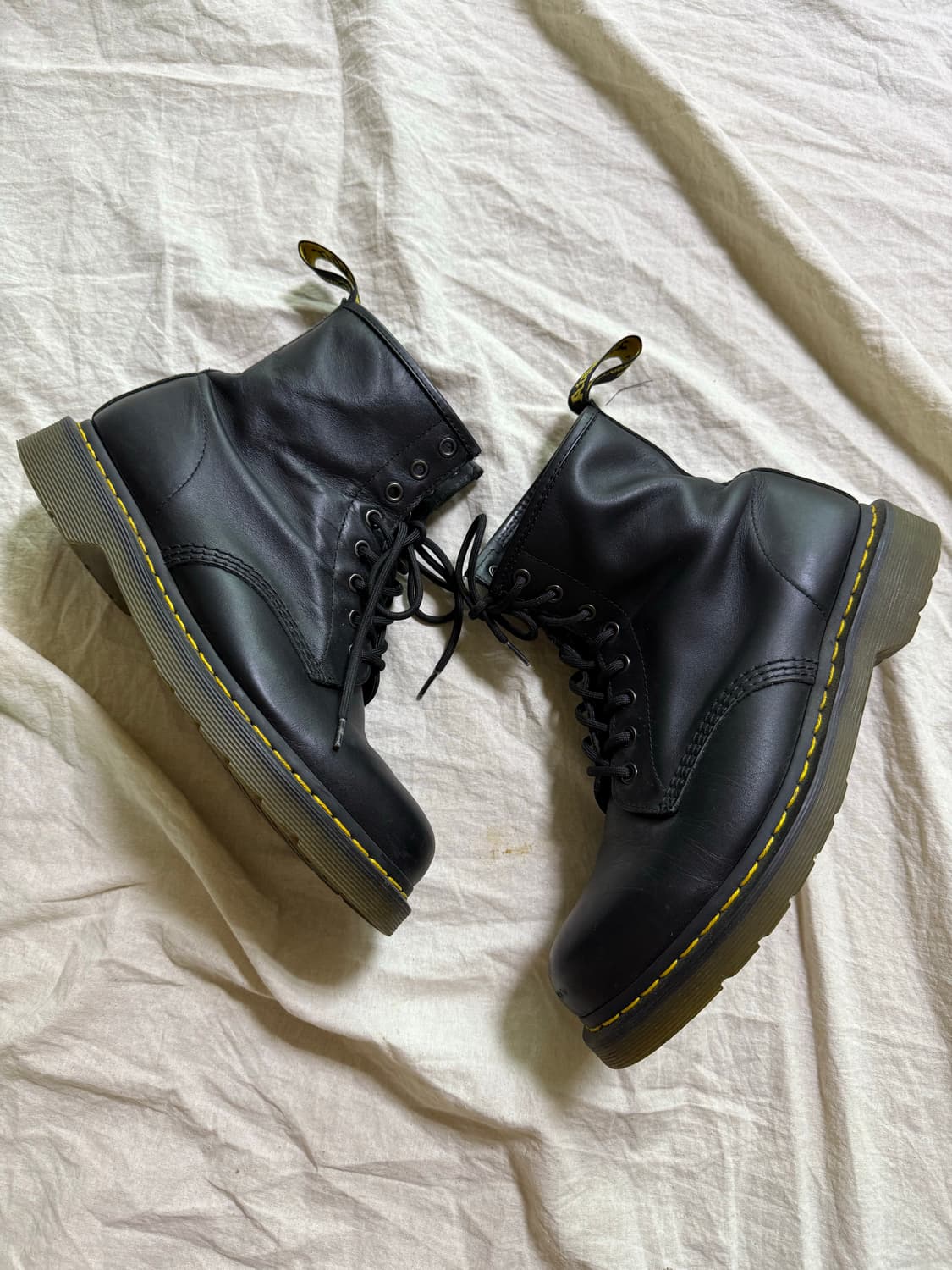 닥터마틴 1460 8홀 에이징 부츠 상품이미지1