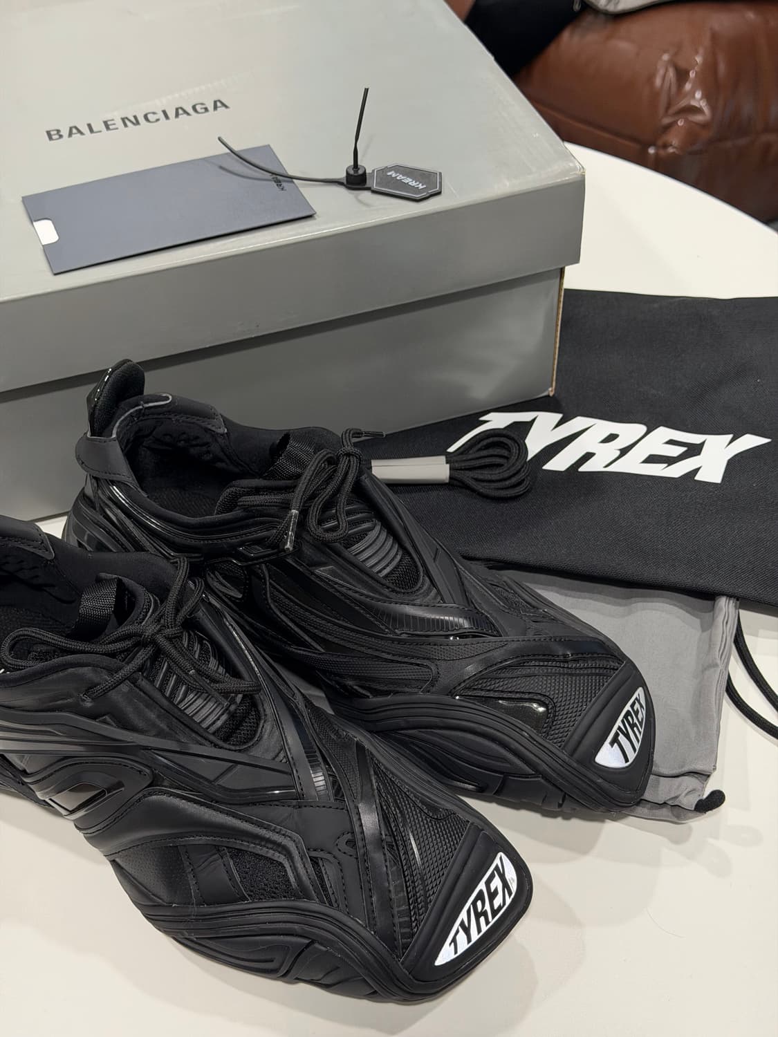 발렌시아가 타이렉스 블랙 42사이즈 상품이미지2