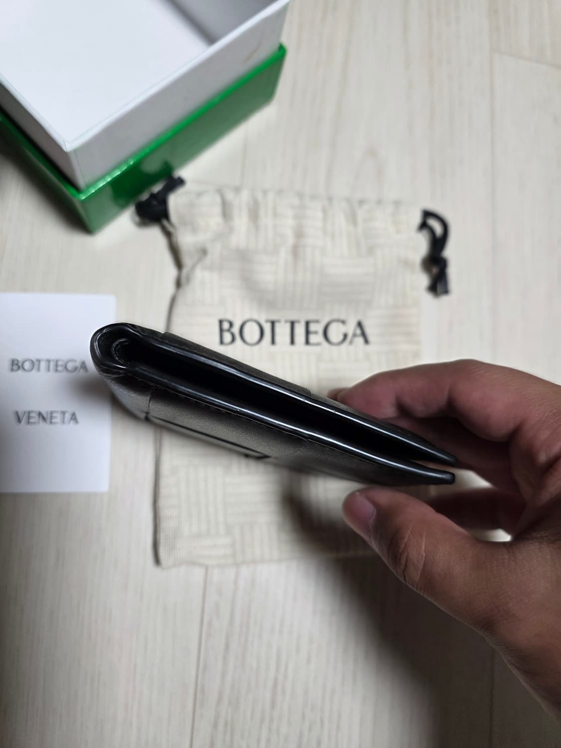 [새상품급,풀구성]보테가베네타 맥시 반지갑 블랙 상품이미지4