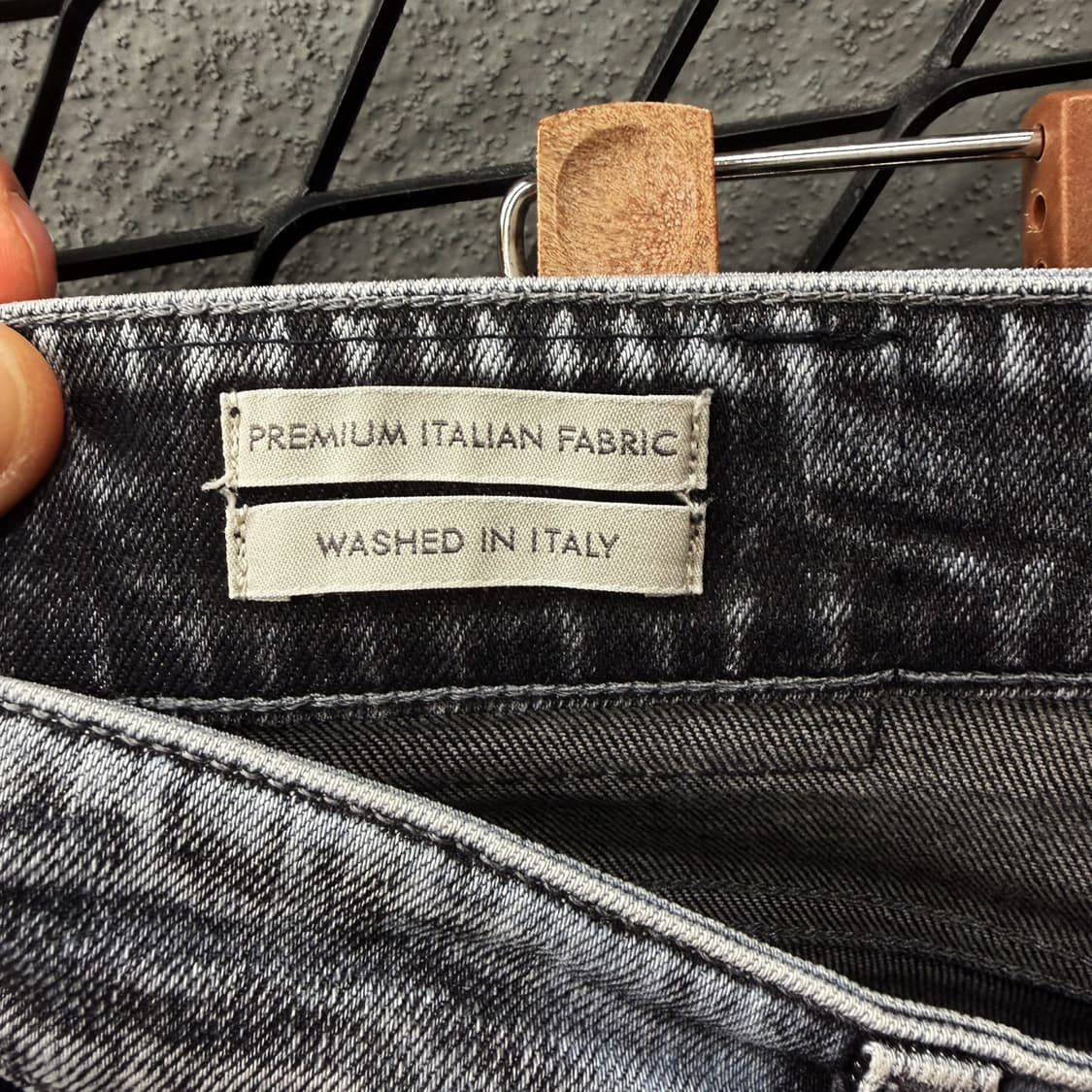 캘빈클라인 위싱 데님 팬츠 미드라이즈 화이트 브러싱 백포켓 로고 디테일 상품이미지8