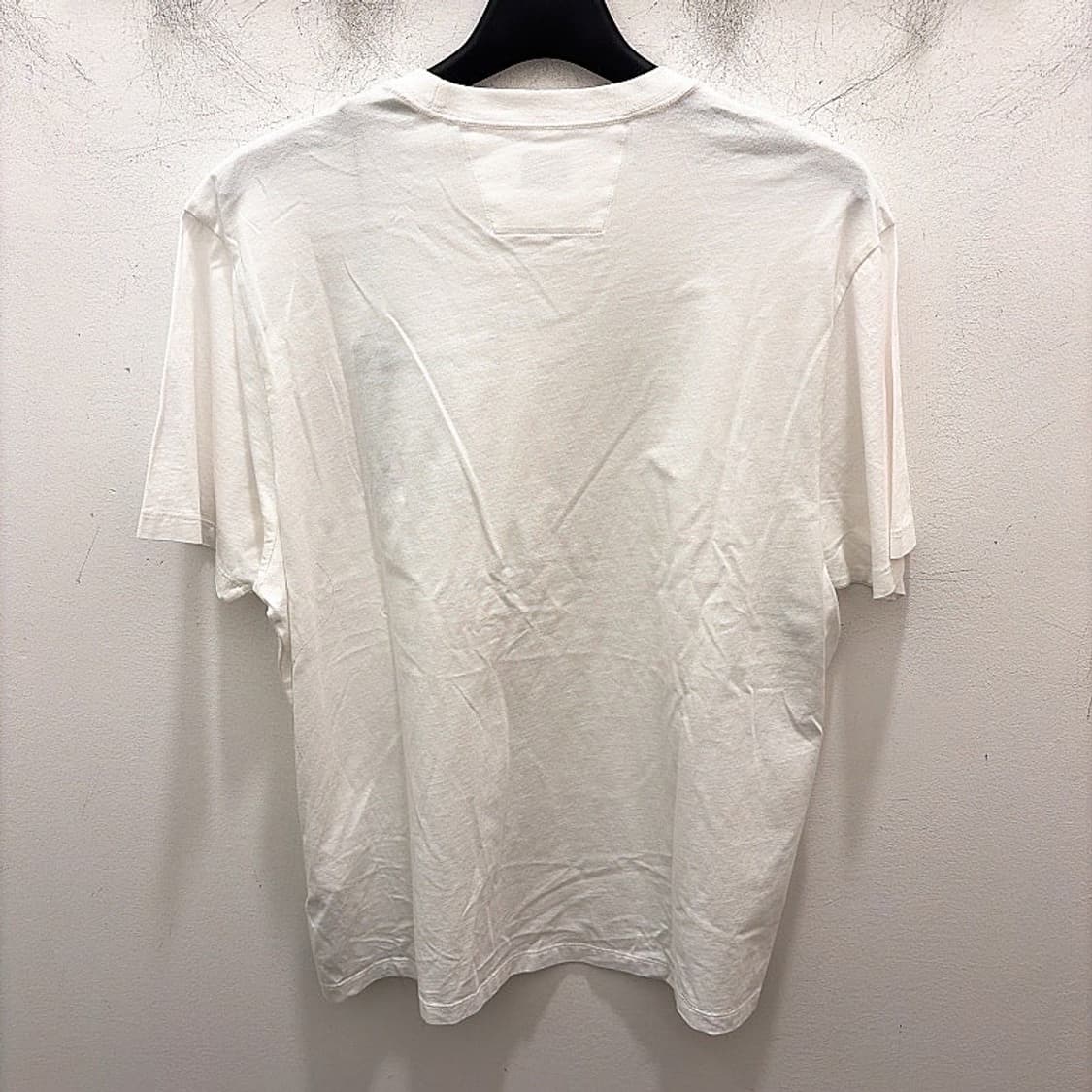 (정품/새상품) 씨피컴퍼니 남성 화이트 로고 패치 티셔츠 상품이미지3