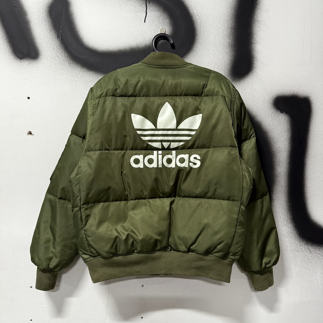 아디다스 파이어버드 올드스쿨 빅 프린팅 ma-1 다운 바시티 상품이미지2