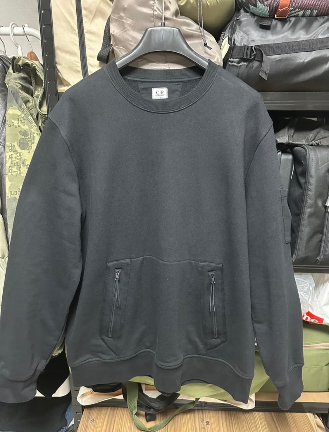 CP컴퍼니 포켓 맨투맨 블랙 XXL 상품이미지2