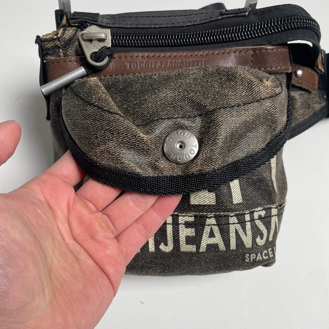 Tough jeansmith 캔버스 페인트 크로스백 상품이미지3