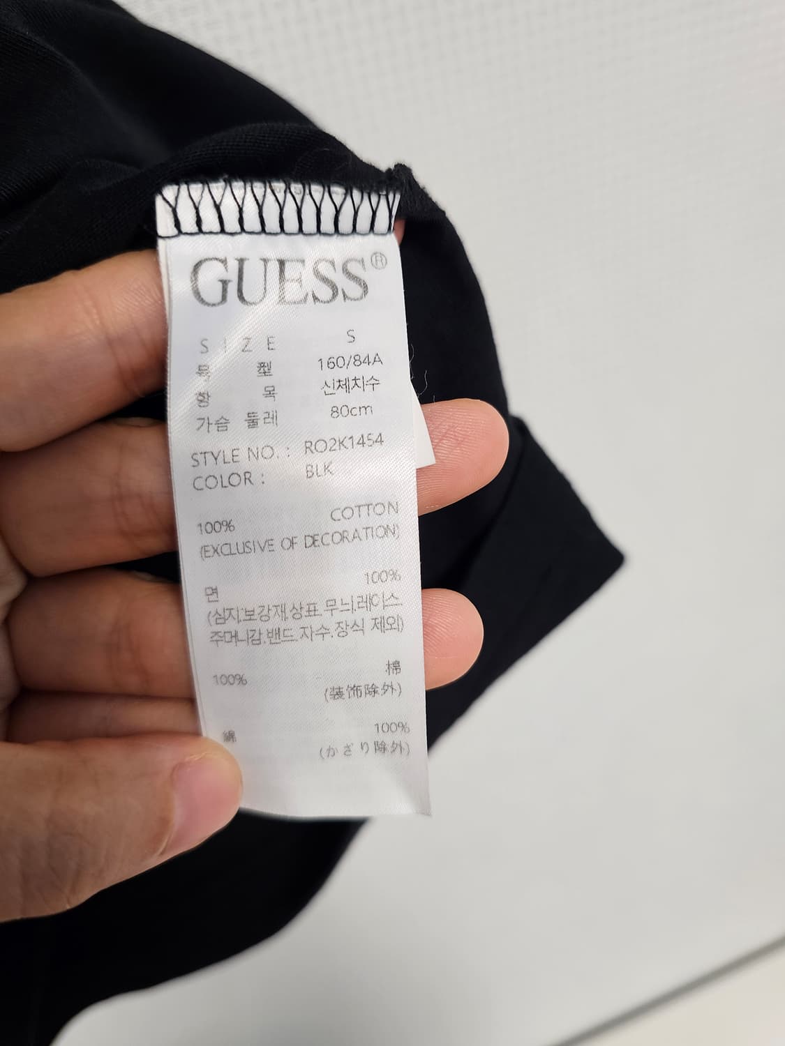 게스 블랙 삼각 로고 반팔 상품이미지4