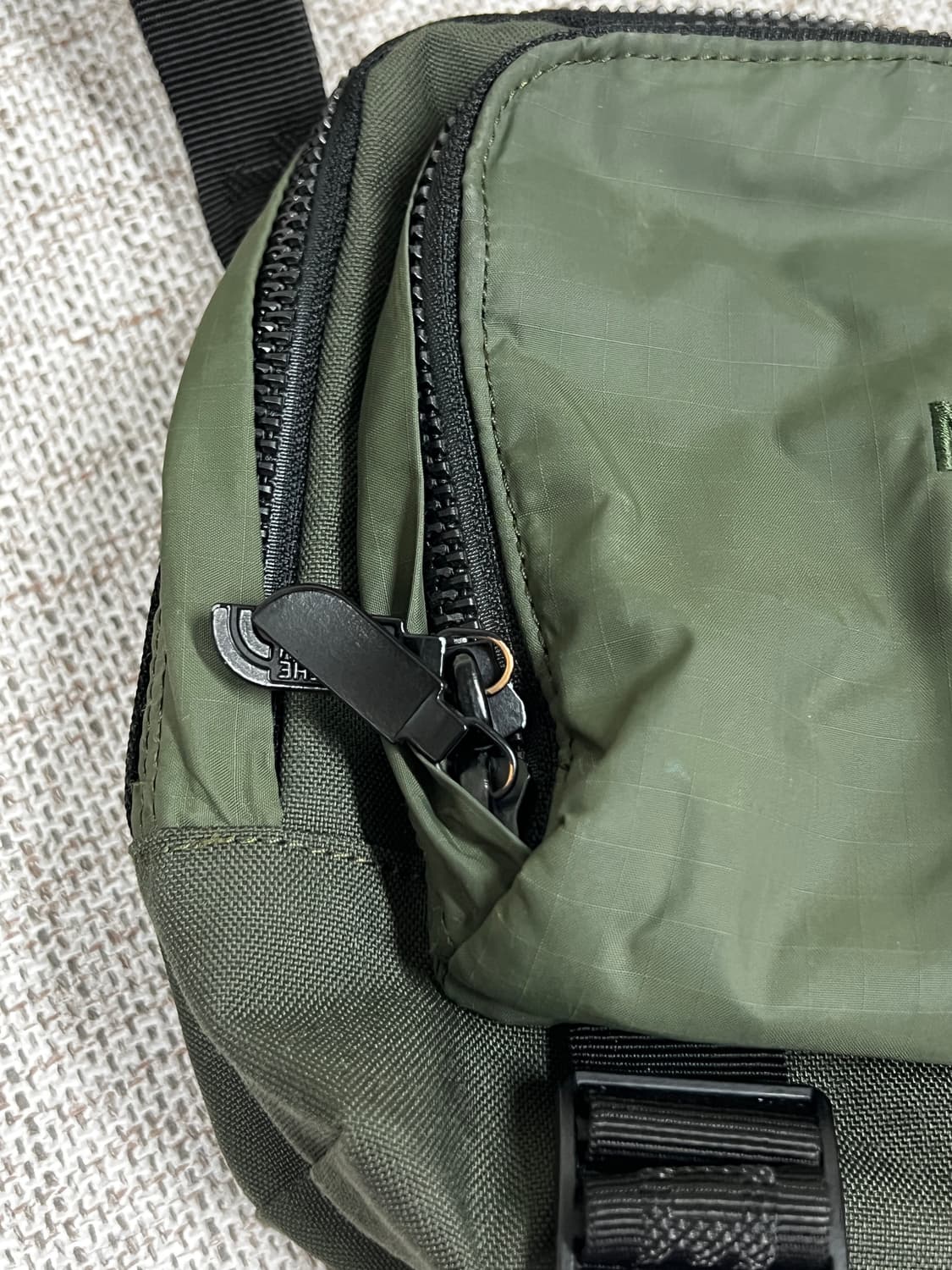 노스페이스 퍼플라벨 숄더백 카키 상품이미지2