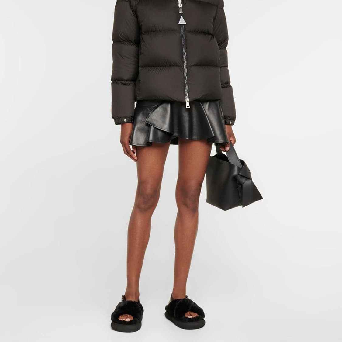 새상품 몽클레어 SOLARISSE 퍼 샌들 블랙 상품이미지1