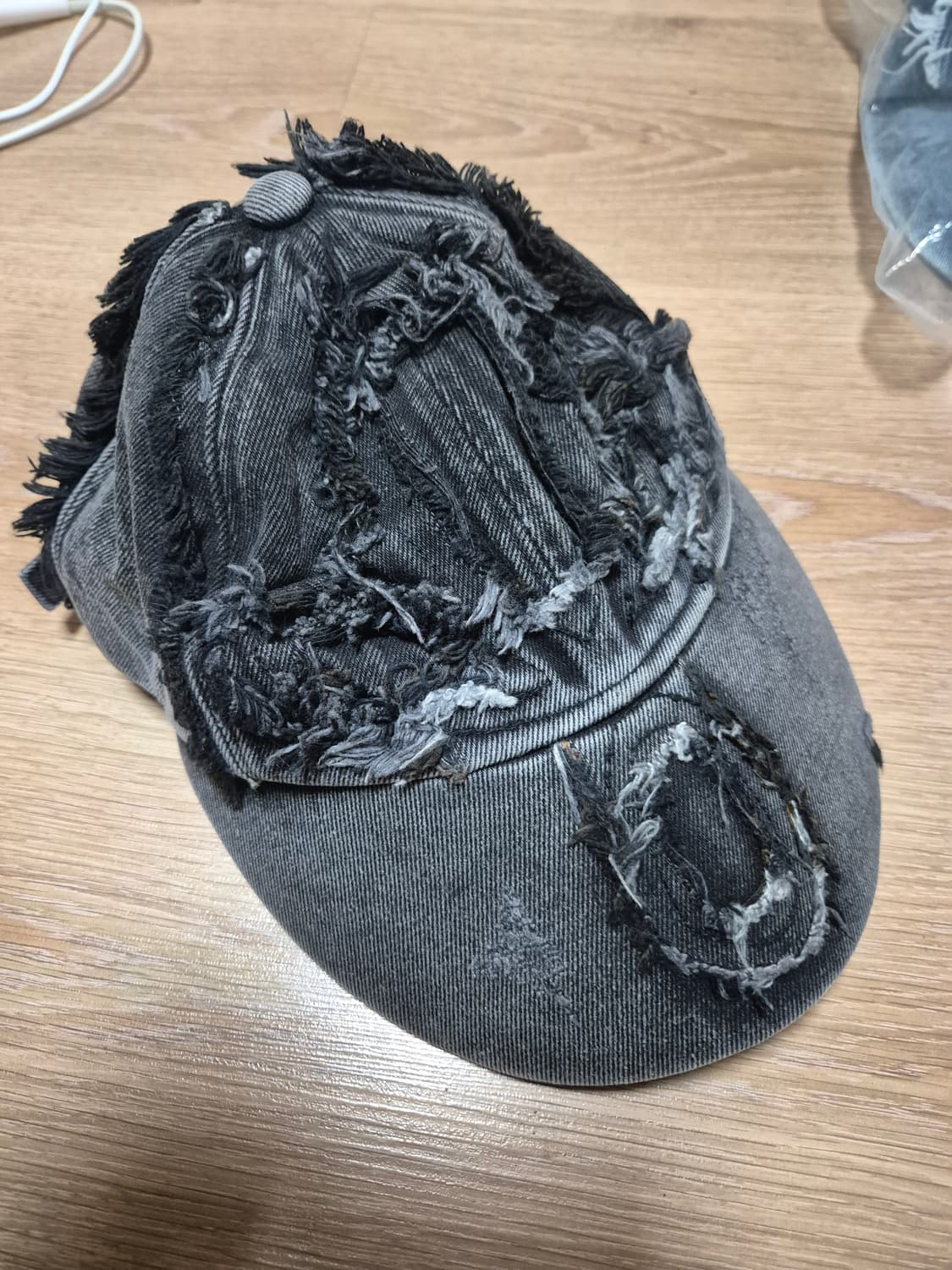 써저리 클로버 패치 데님 캡 블랙 상품이미지1