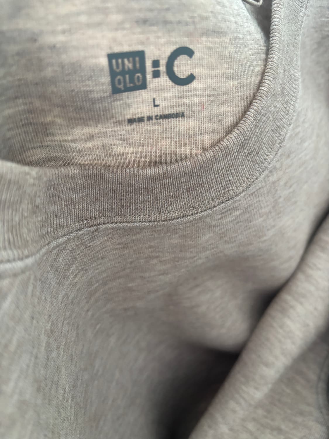 유니클로 C 스웨트셔츠 베이지 상품이미지1