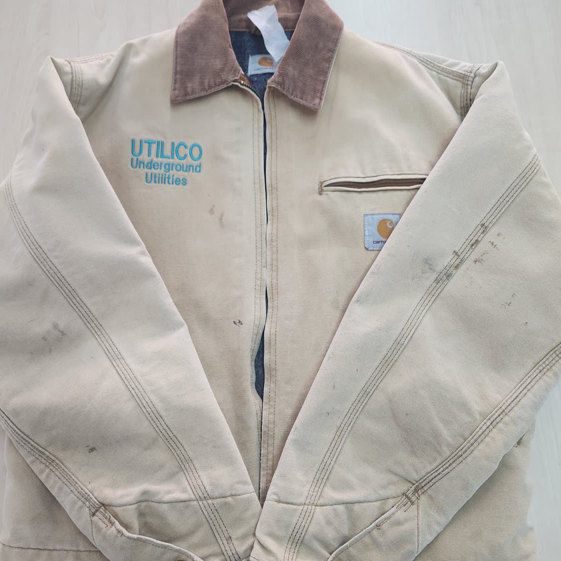 칼하트 디트로이트 자켓 j001판매합니다 상품이미지3