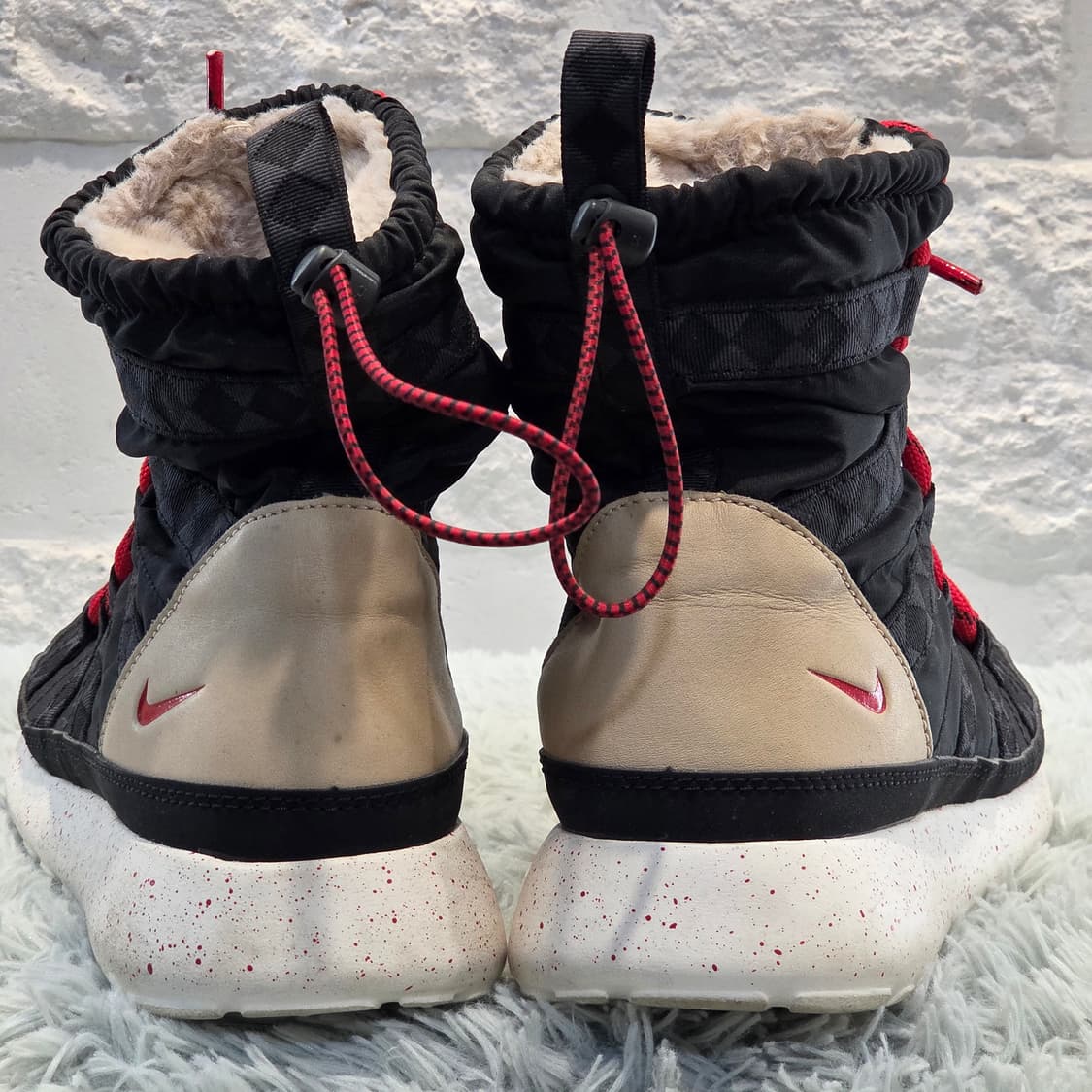 3w-2:나이키 스니커부츠 패딩 윈터부츠 블랙/레드 (240mm) 상품이미지3