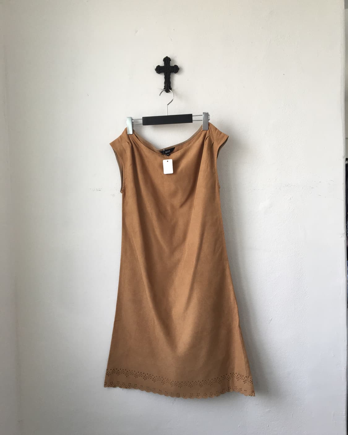 Punching point suede onepiece 상품이미지2