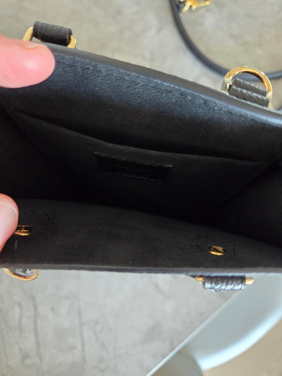 루이비통 쁘띠 삭 플라 앙프렝뜨 블랙 상품이미지5