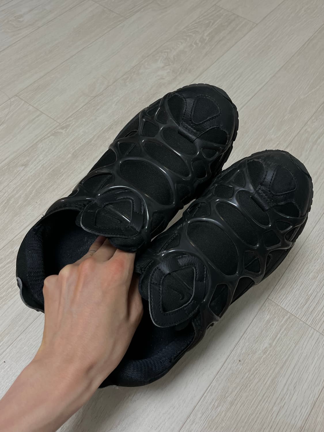 (270) 나이키 에어 쿠키니 트리플 블랙 상품이미지2