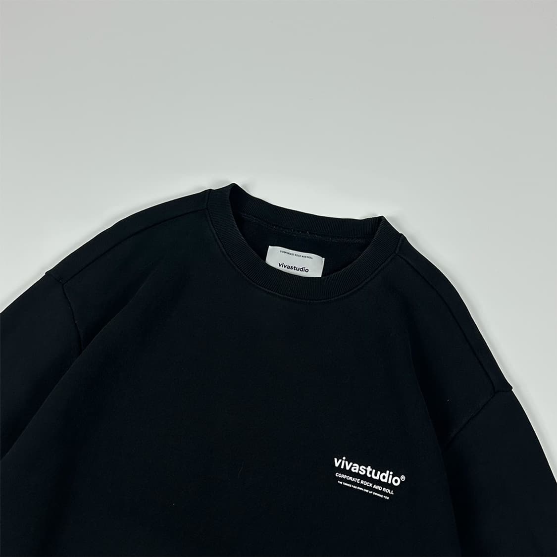 비바스튜디오 가슴로고 맨투맨 상품이미지3